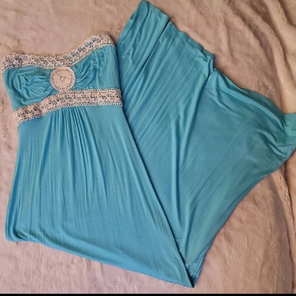 NWOT Venus Strapless Dress